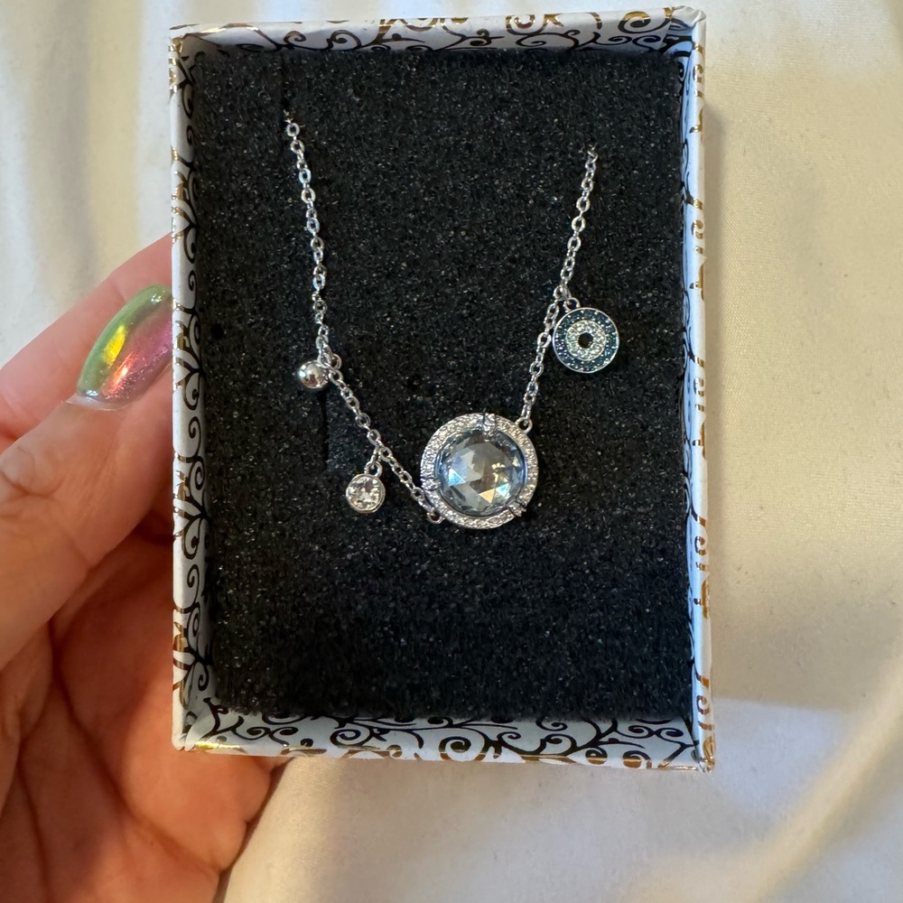 Adjustable crystal bracelet